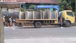 PT RAP Laksanakan Pemasangan U-Ditch Ruas Pandeglang – Rangkasbitung